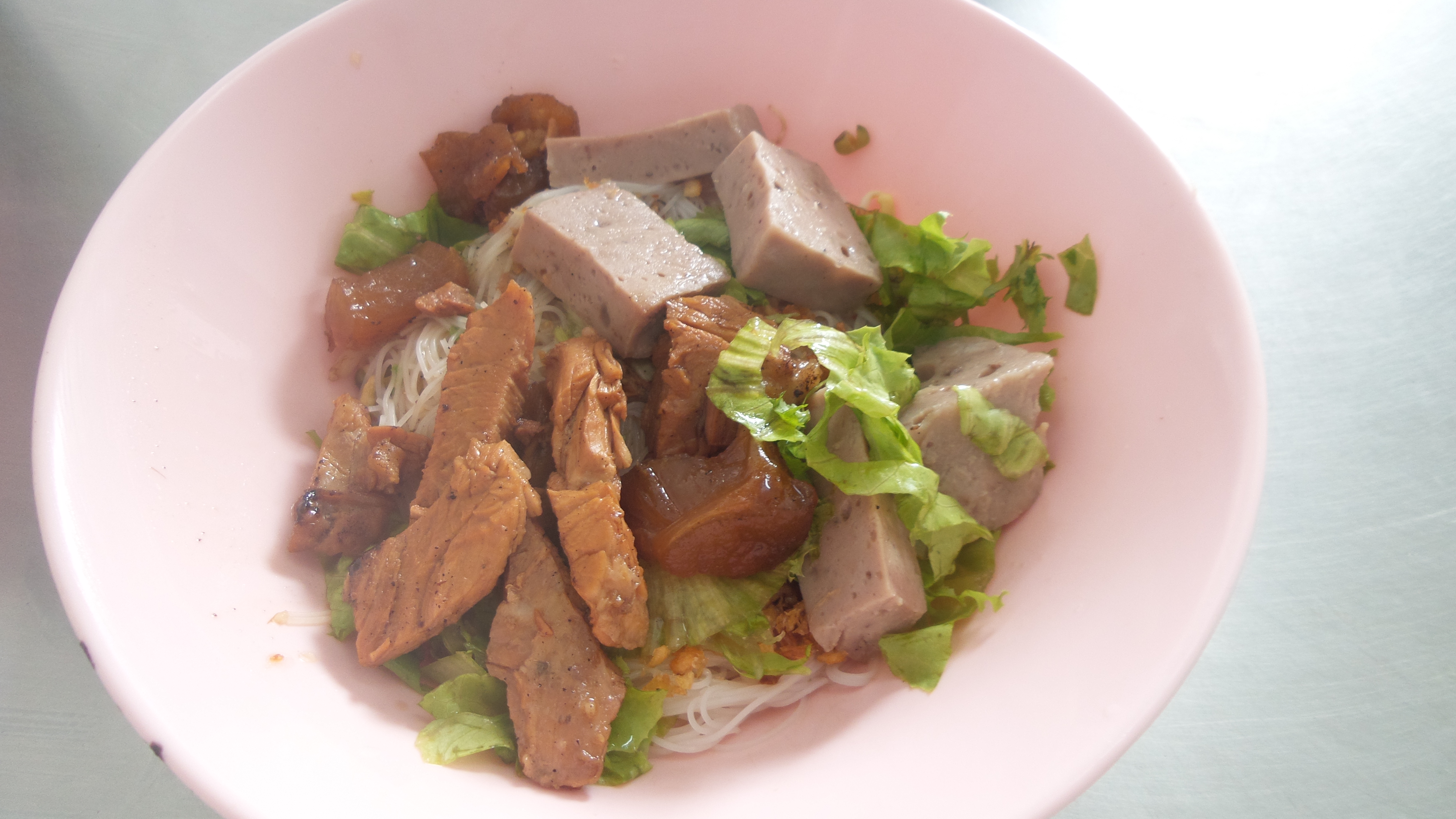 เส้นหมี่ขาว เนื้อเปื่อย หมูยอ