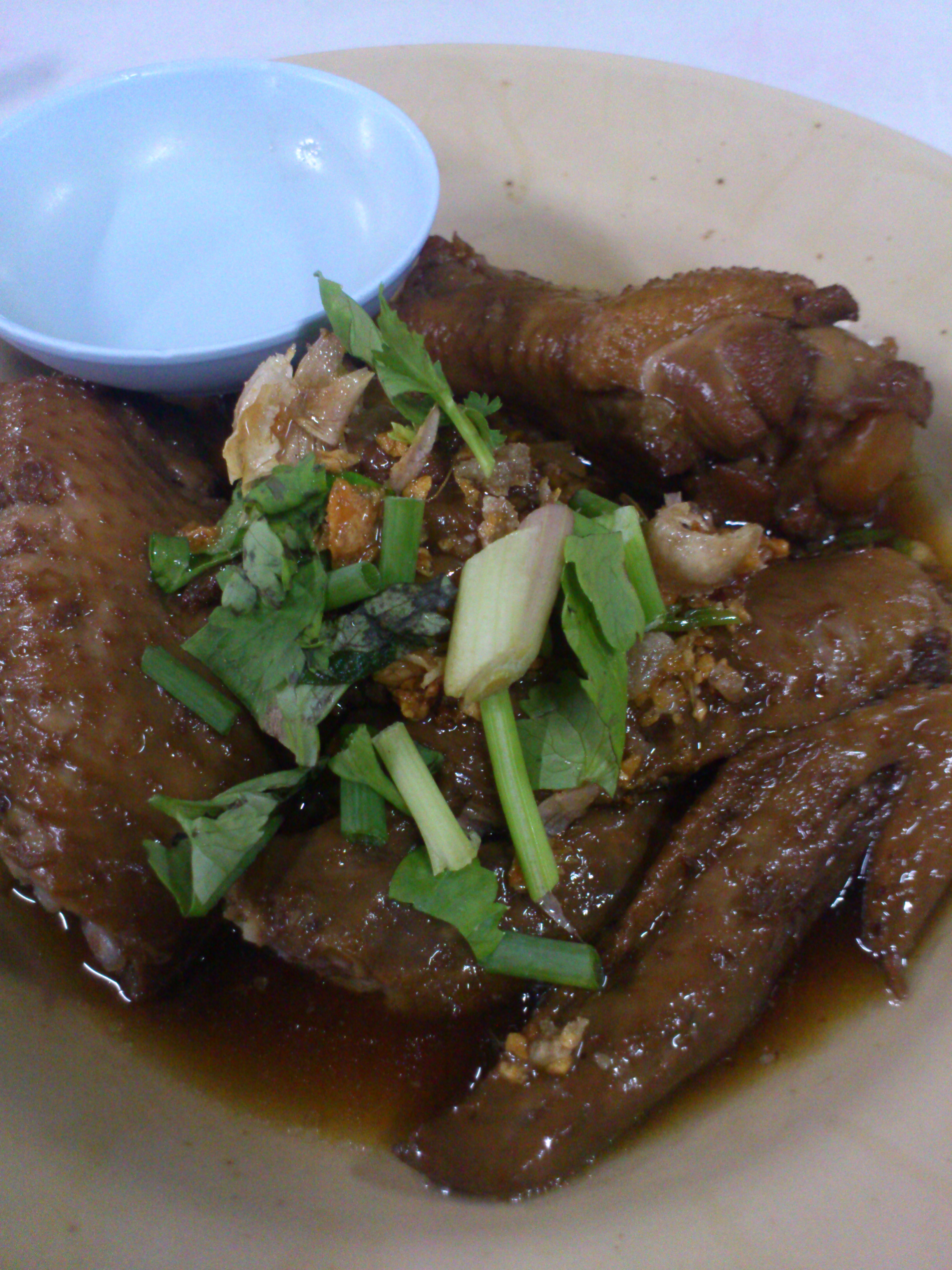 ปีกไก่ตุ๋นก๋วยเตี๋ยวเป็ดหลังวัดโพธิ์