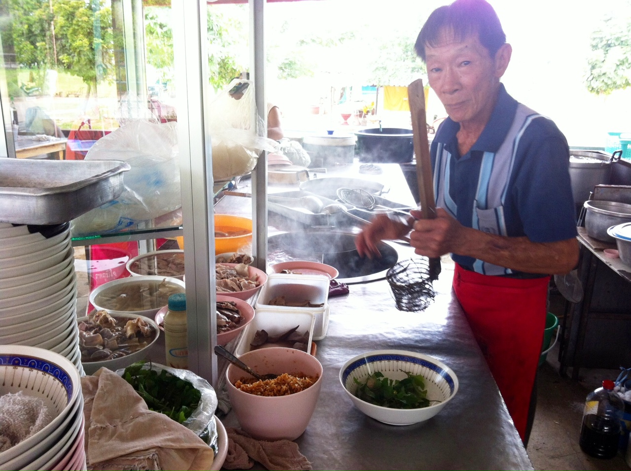 เจ้าของร้านถามว่าใส่ทุกอย่างหรือเปล่า