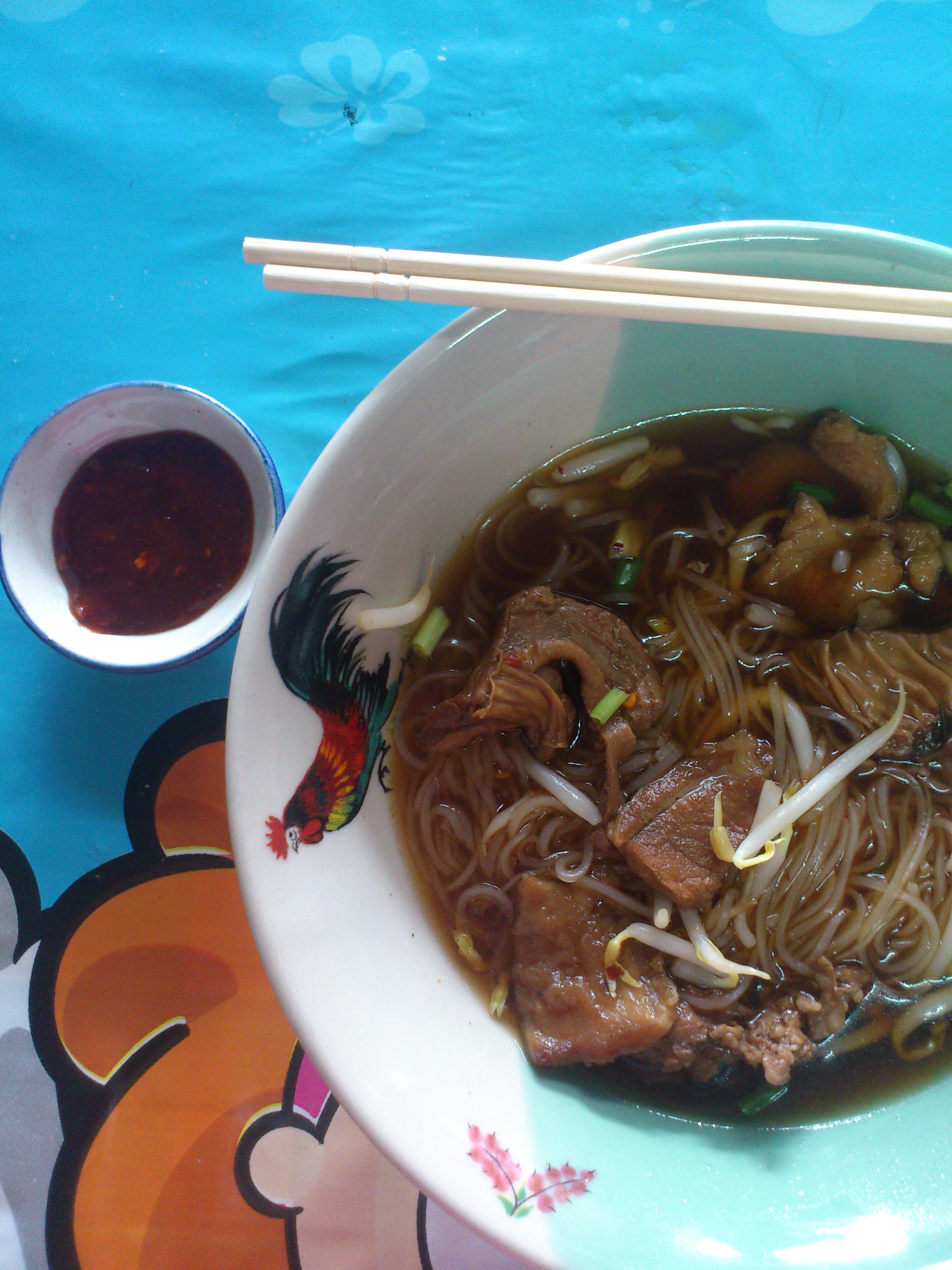 เส้นเล็กหมูตุ๋น ก๋วยเตี๋ยวเป่าปาก
