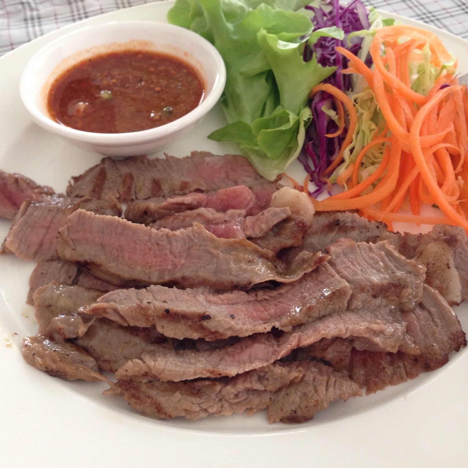 เนื้อโคขุนย่างจิ้มแจ่ว