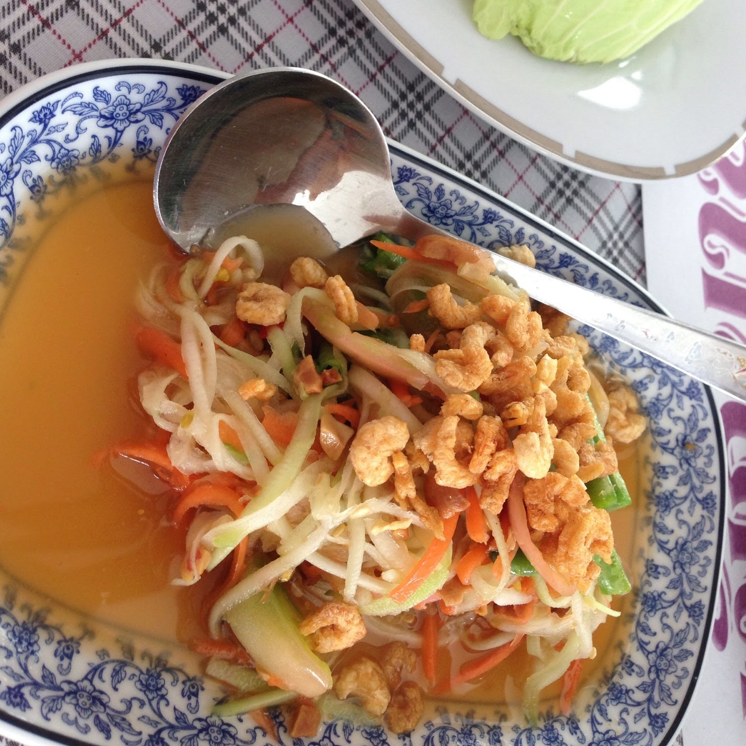 ส้มตำไทย มีขายเฉพาะตอนกลางวัน